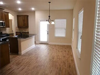 Building Photo - 624 Redwood Dr
