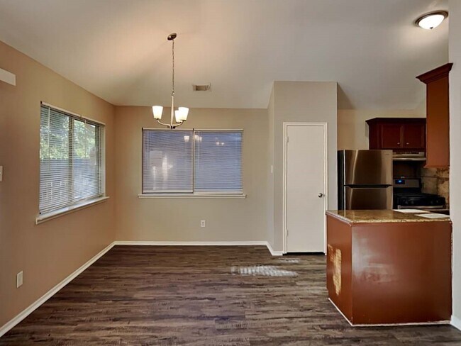 Building Photo - 4930 Vancouver Blvd