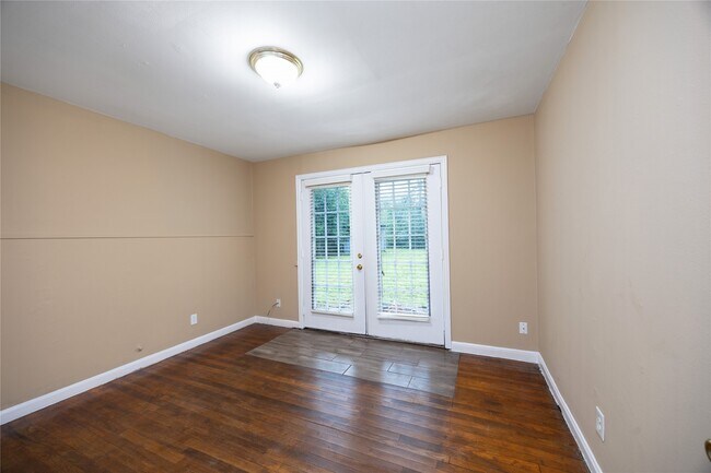 Building Photo - 304 Harris Blvd