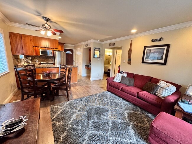 Building Photo - 2 Bedroom Furnished Condo in Incline w Carport (IM8)