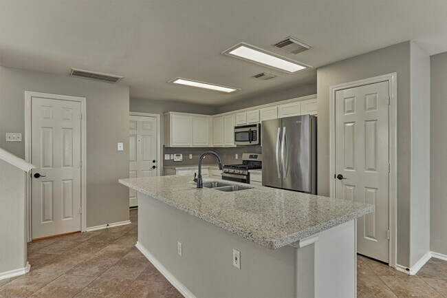 Building Photo - 34 Marble Rock Pl