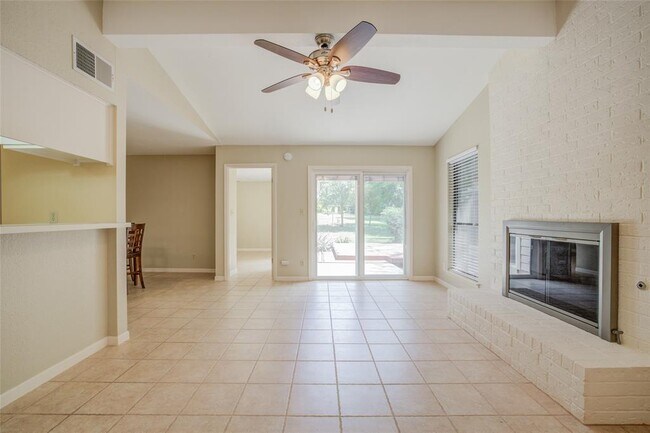 Building Photo - 306 Corral Ln