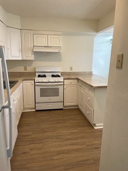 Building Photo - 4073 E Louisiana State Dr