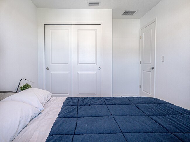 Building Photo - 2350 Paravane Wy