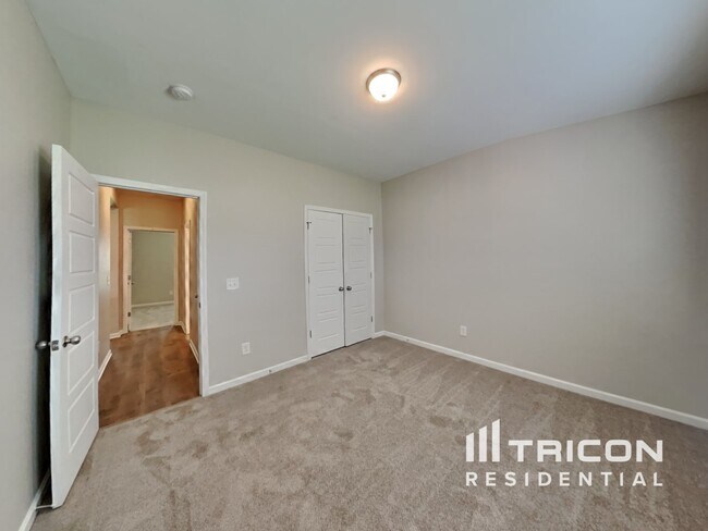 Building Photo - 829 Ellyson Dr