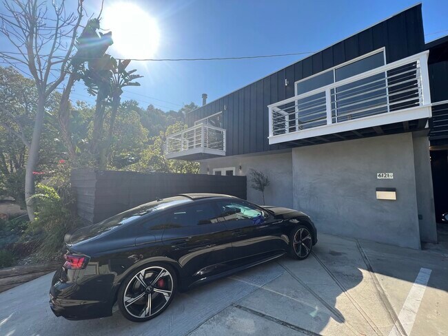 Building Photo - 6121 Glen Holly St