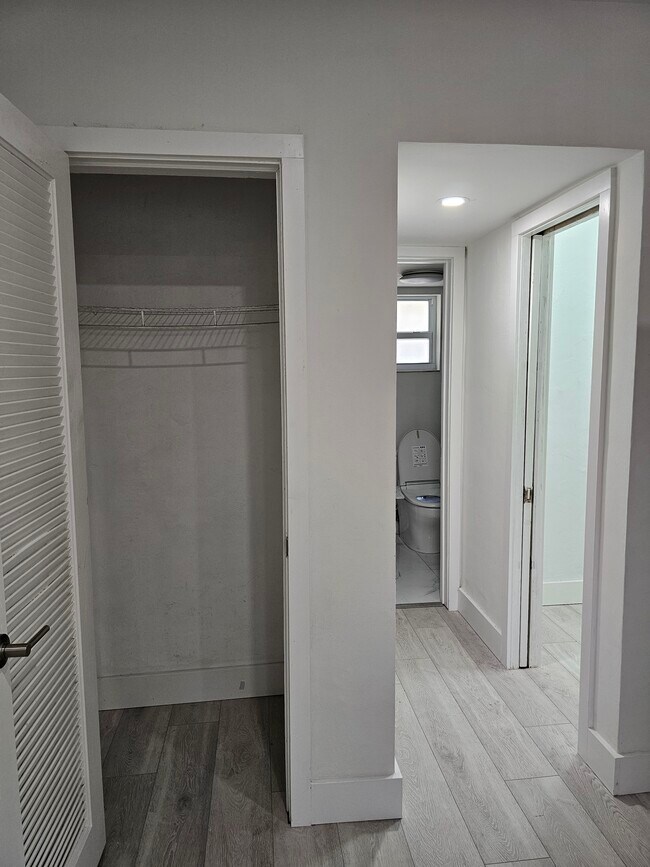 Building Photo - 20111 NE 27th Ct