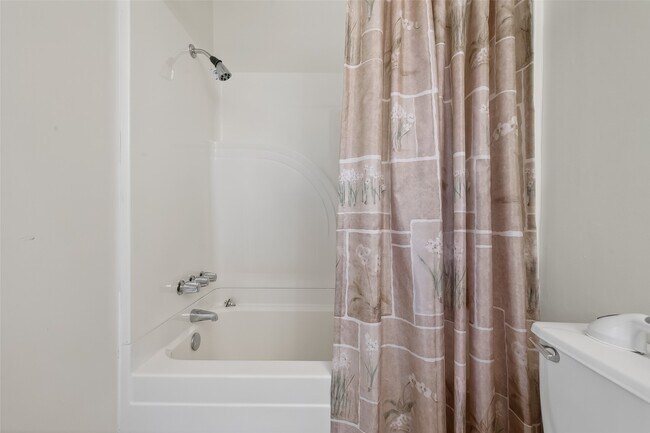 Building Photo - 8462 Leawood Blvd