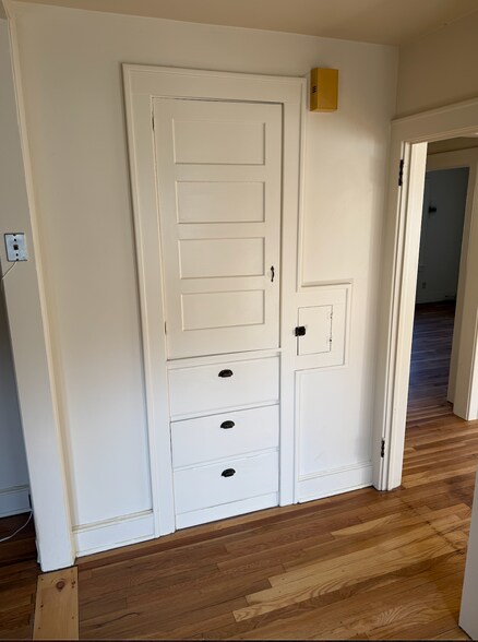 Building Photo - 29 Laurel Ave