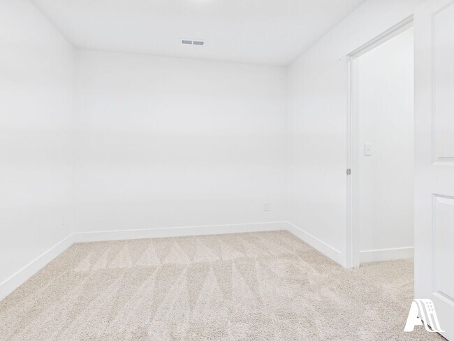 Building Photo - 447 E 650 N
