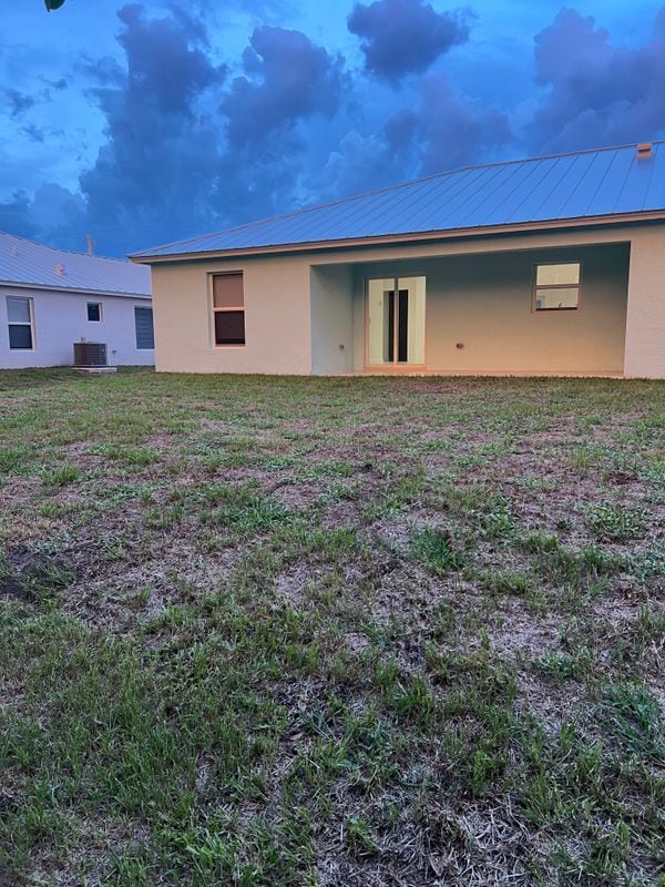 Building Photo - 5915 Seagrape Dr