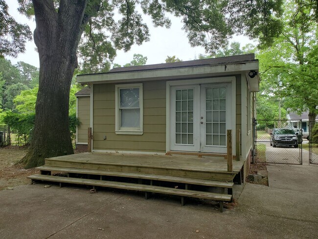 Building Photo - 213 Brainerd Ave