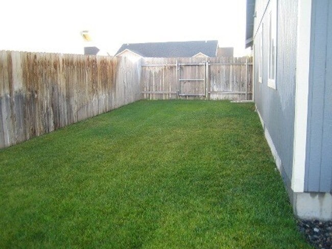 Building Photo - 5007 Spirea Dr
