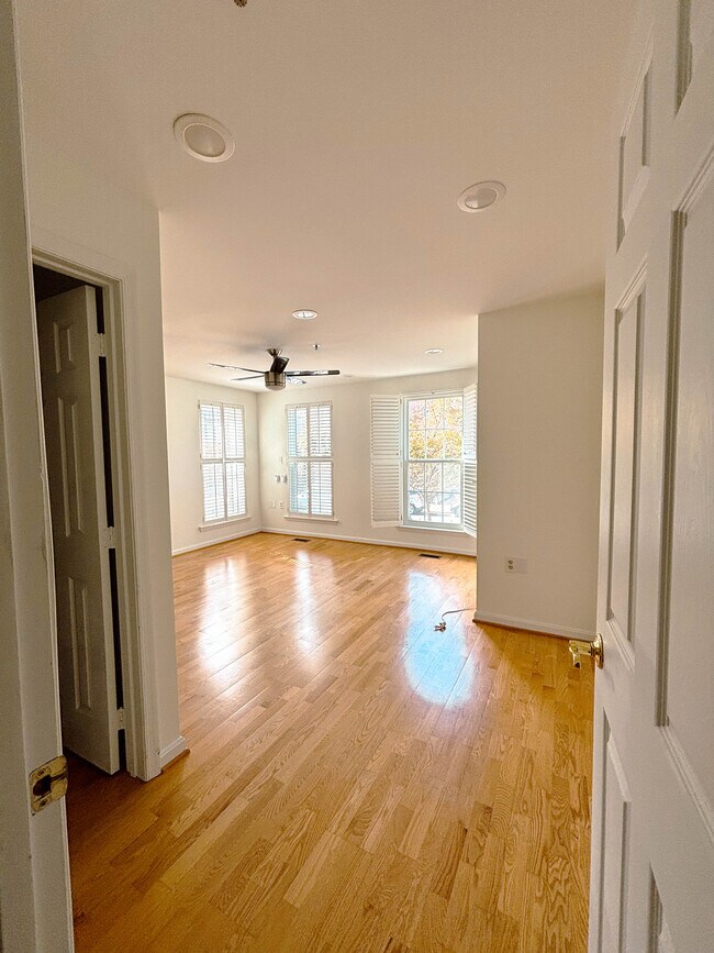 Building Photo - 2411 20th St NW