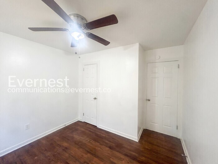 Building Photo - 3119 Lone Oak Ave SW