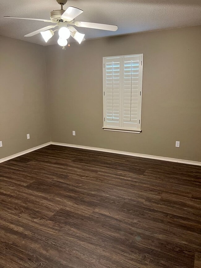 Building Photo - North Pointe Retreat with Backyard Oasis