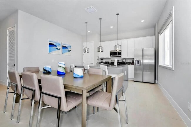 Building Photo - 7740 Sandy Ridge Dr