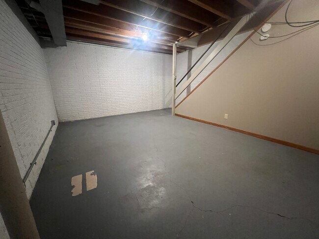 Building Photo - 5034 Meredeth St