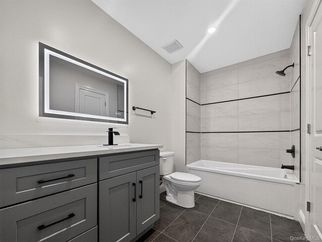 Building Photo - 62 Manor Pl