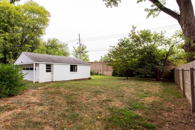 Building Photo - 3BR/2BA Ranch Near The Desirable Highlands!