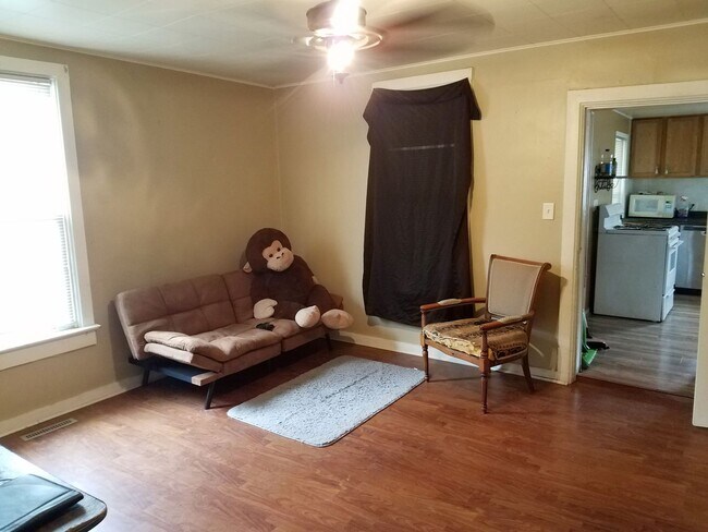 Building Photo - swing1811