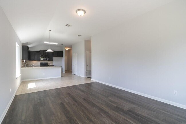 Building Photo - 1411 Elbe St