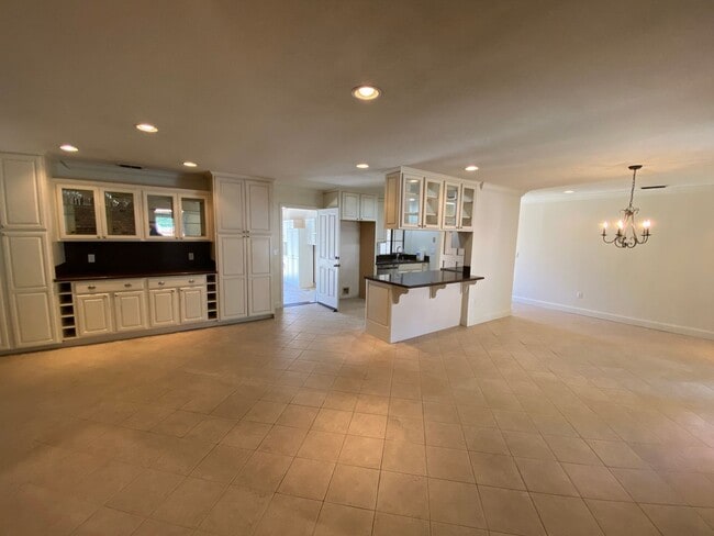 Building Photo - Beautiful Home with a Pool