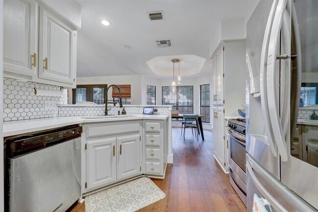 Building Photo - 11816 Rain Forest Cove