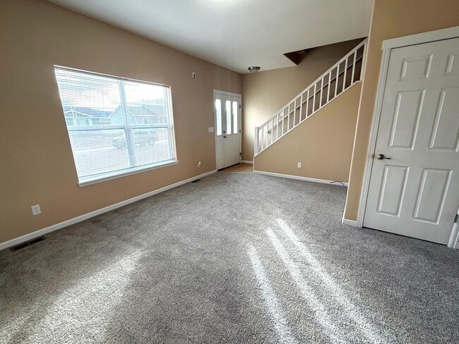 Building Photo - Gorgeous 4 bedroom with Triple Garage