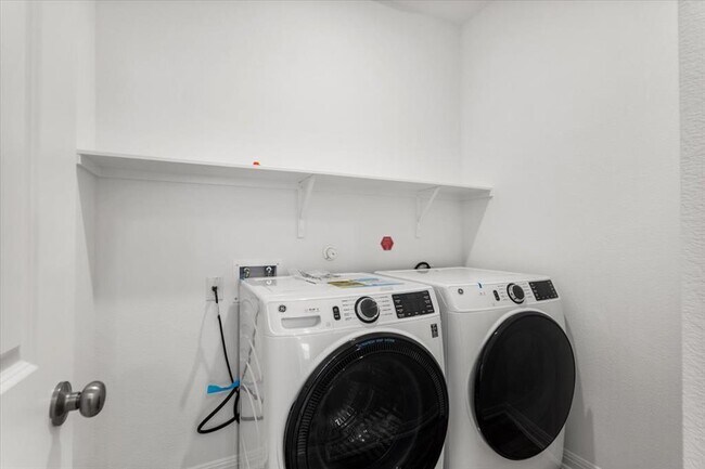 Building Photo - 13916 Ausarina Trce