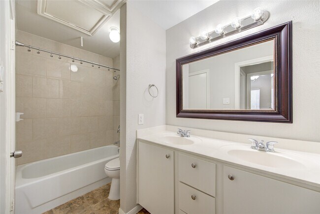 Building Photo - 726 Bering Dr