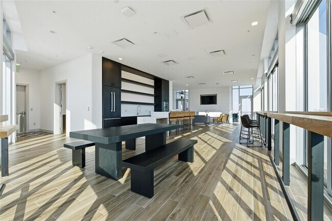 Building Photo - 777 3rd Ave N