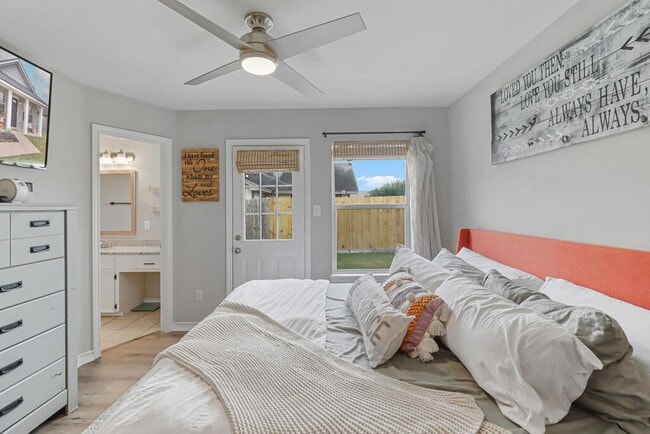 Building Photo - 5725 Ventura Ln