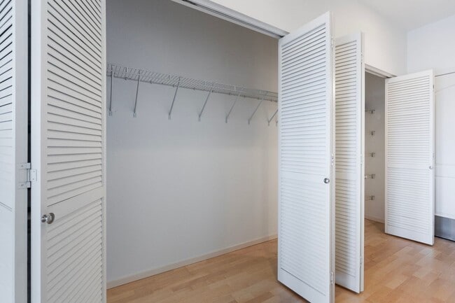 Building Photo - 618 NW 12th Ave