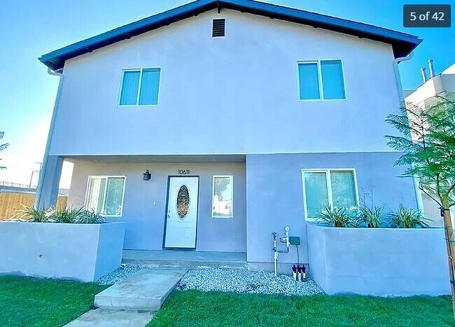 Building Photo - BROADWAY (10611)