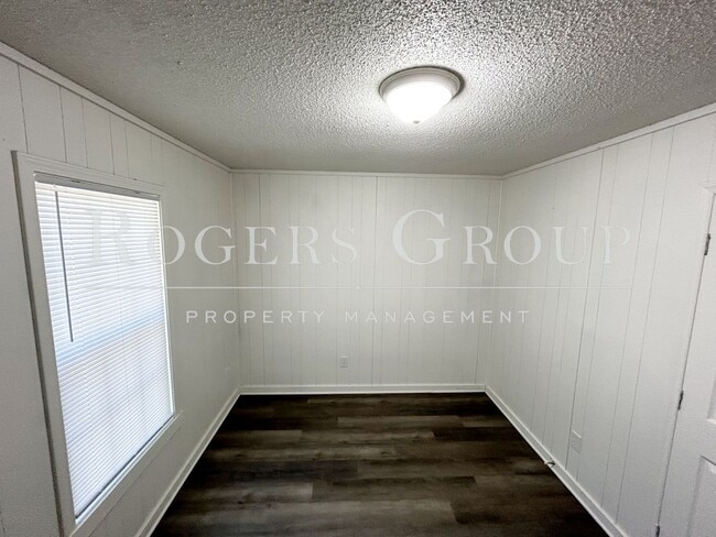 Building Photo - #450 - 232-234 Crozier St Duplex