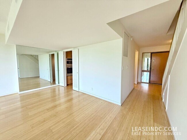 Building Photo - 1099 22nd St NW