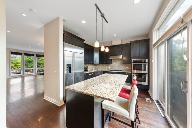 Building Photo - 2632 N Hartland Ct