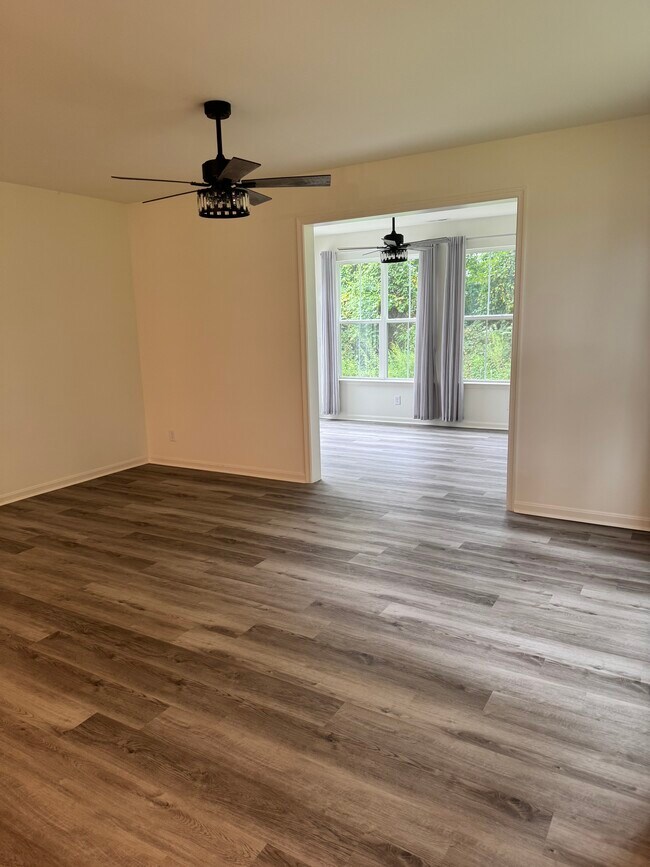 Building Photo - 145 Leander Dr