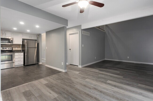 Building Photo - 577 NW Valleybrook Rd