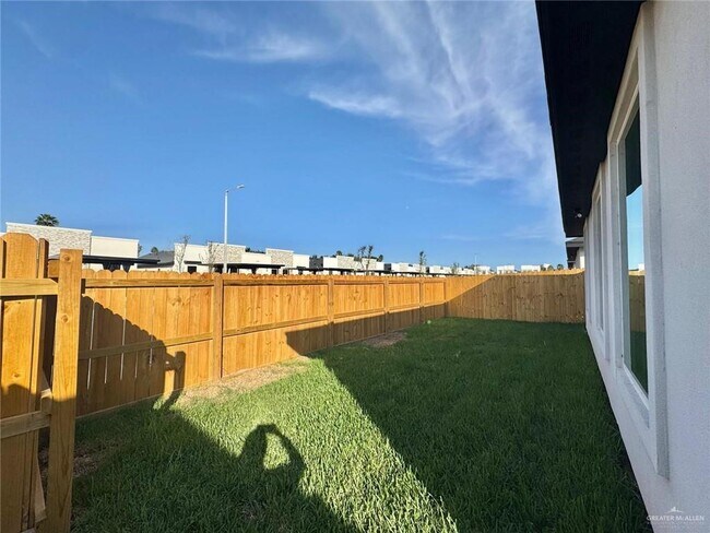 Building Photo - 31 Dragonfly St