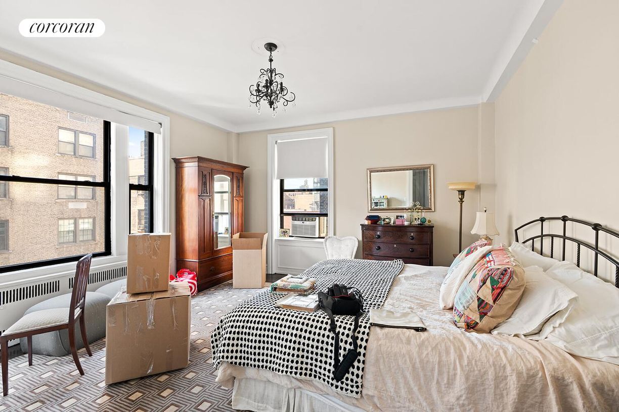 Building Photo - 525 W End Ave