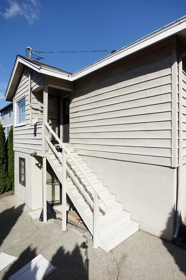 Building Photo - 329 Renton Ave S