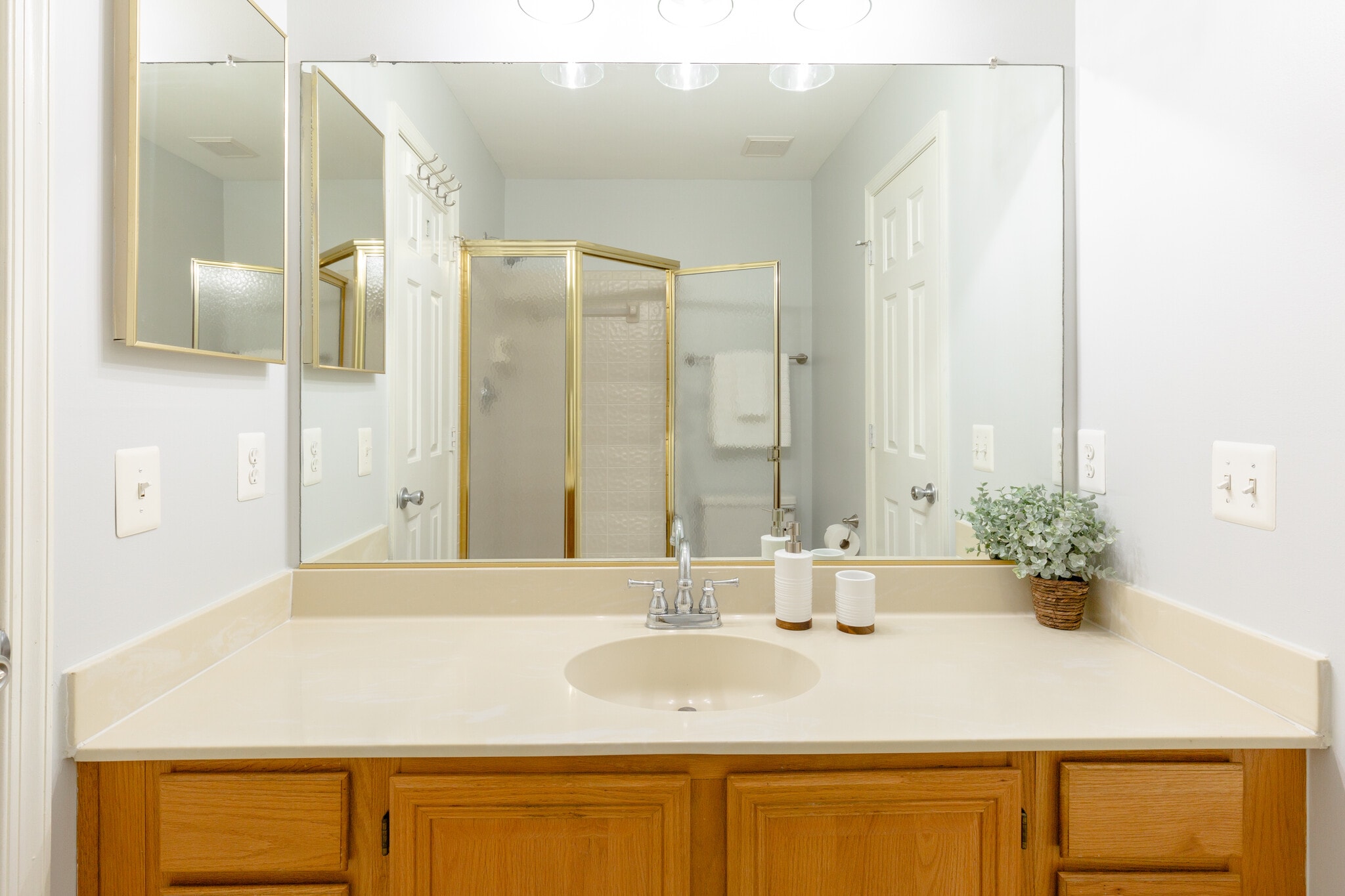 Building Photo - 2241 Lovedale Ln