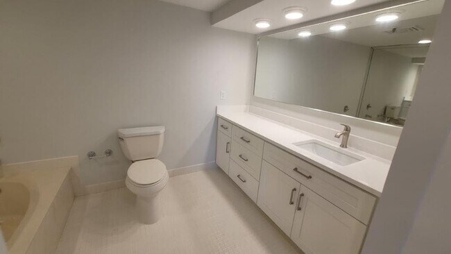 Building Photo - 2480 Presidential Way