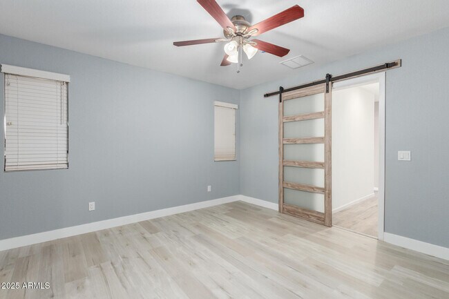 Building Photo - 2034 E Don Carlos