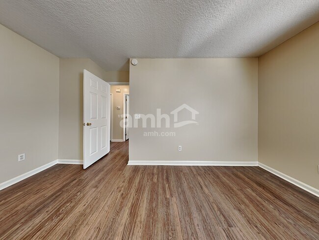Building Photo - 7602 Putters Cove Dr