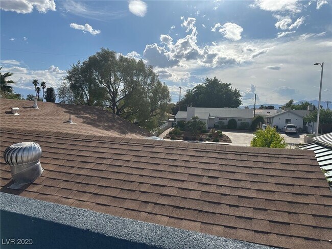 Building Photo - 504 Falcon Ln