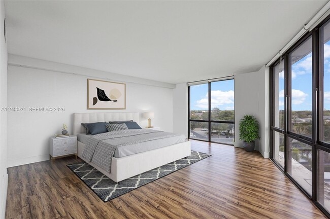 Building Photo - 13953 Kendale Lakes Cir