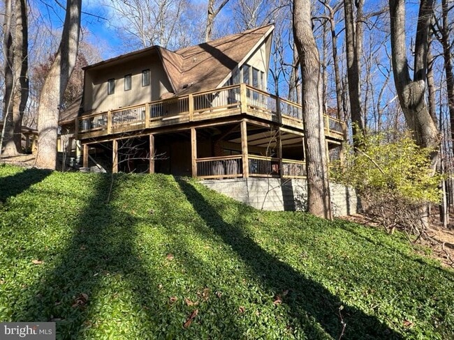 Building Photo - Beautiful 3bd 3bth contemporary A-framed home in the prestigious Eagle's Nest community.